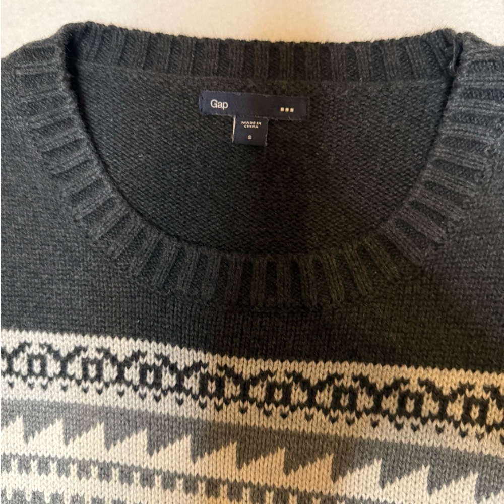 GAP Men's Fair Isle Crewneck Sweater in Black and Cream - Picture 2 of 3